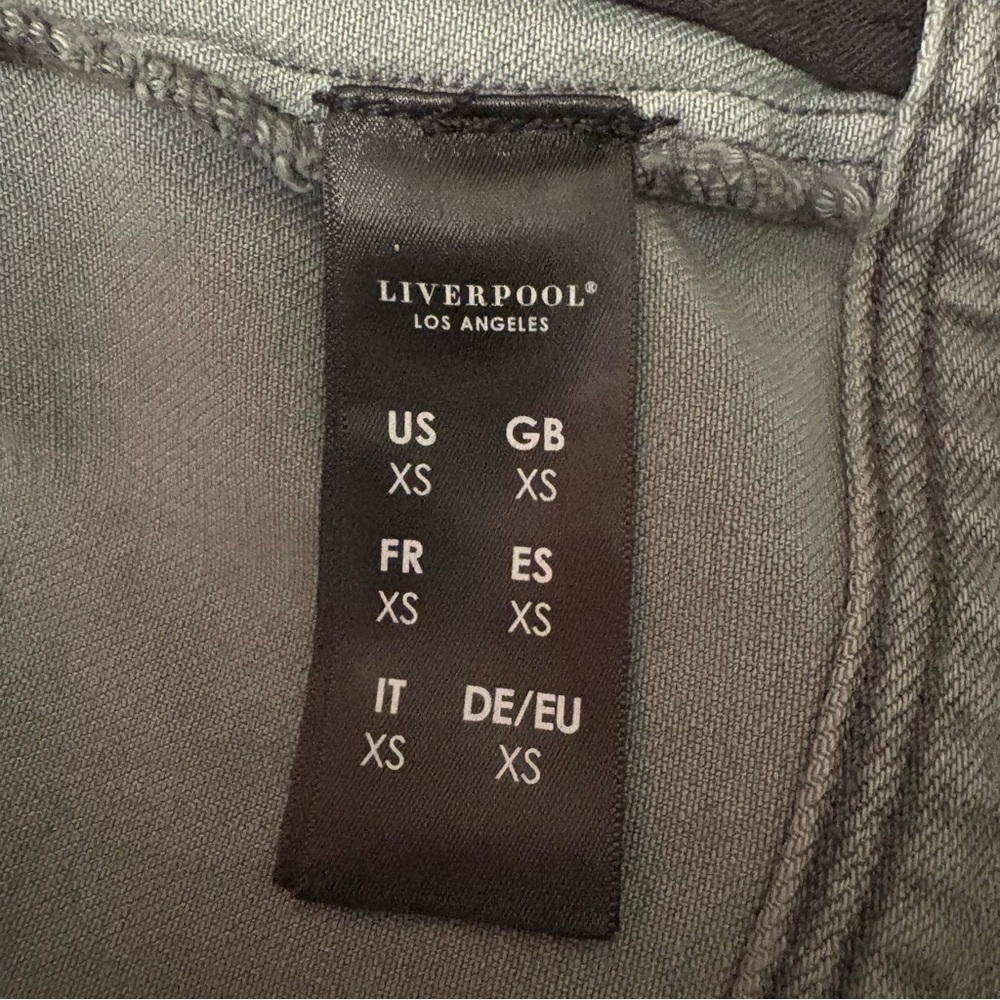 Liverpool Los Angeles Classic Stretch Denim Trucker Jacket Size XS, like new! - Picture 12 of 14